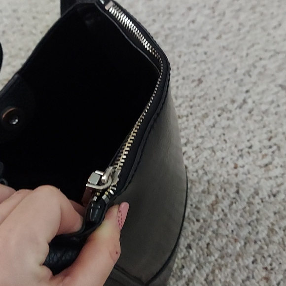 Guess purse - Picture 6 of 11